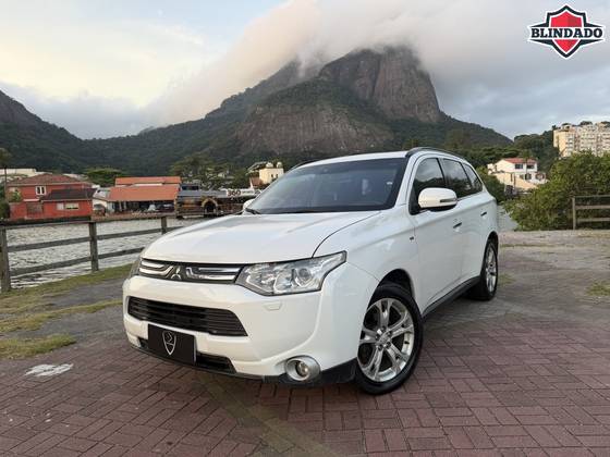 MITSUBISHI OUTLANDER 3.0 GT 4X4 V6 24V GASOLINA 4P AUTOMÁTICO MITSUBISHI OUTLANDER 3.0 GT 4X4 V6 24V GASOLINA 4P AUTOMÁTICO